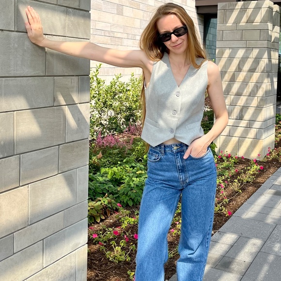 Grey vest - Picture 1 of 3